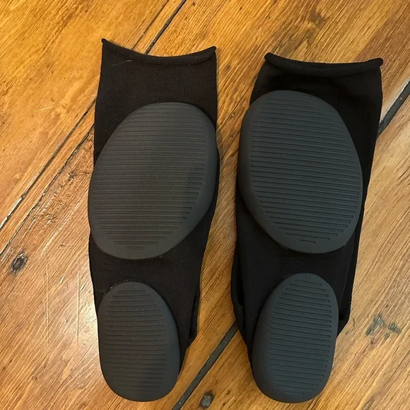 Yeezy Pods. Size 3 - Picture 2 of 2